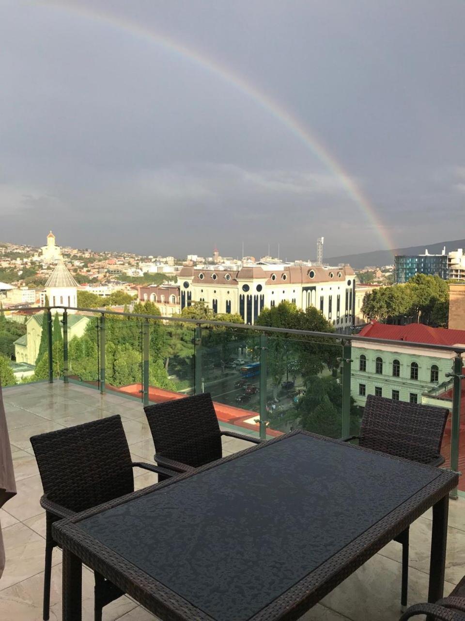 Lesya Apartment With Terrace Tbilisi Ngoại thất bức ảnh